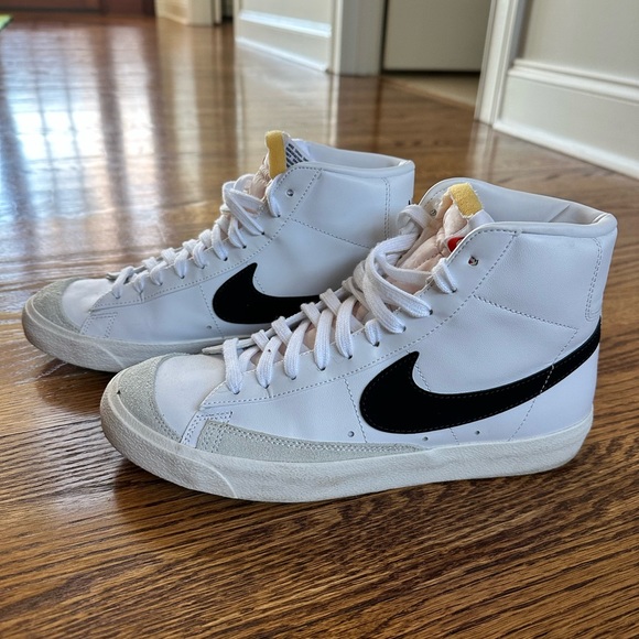 Nike Women's Blazer Mid 77 Shoes - Picture 3 of 6